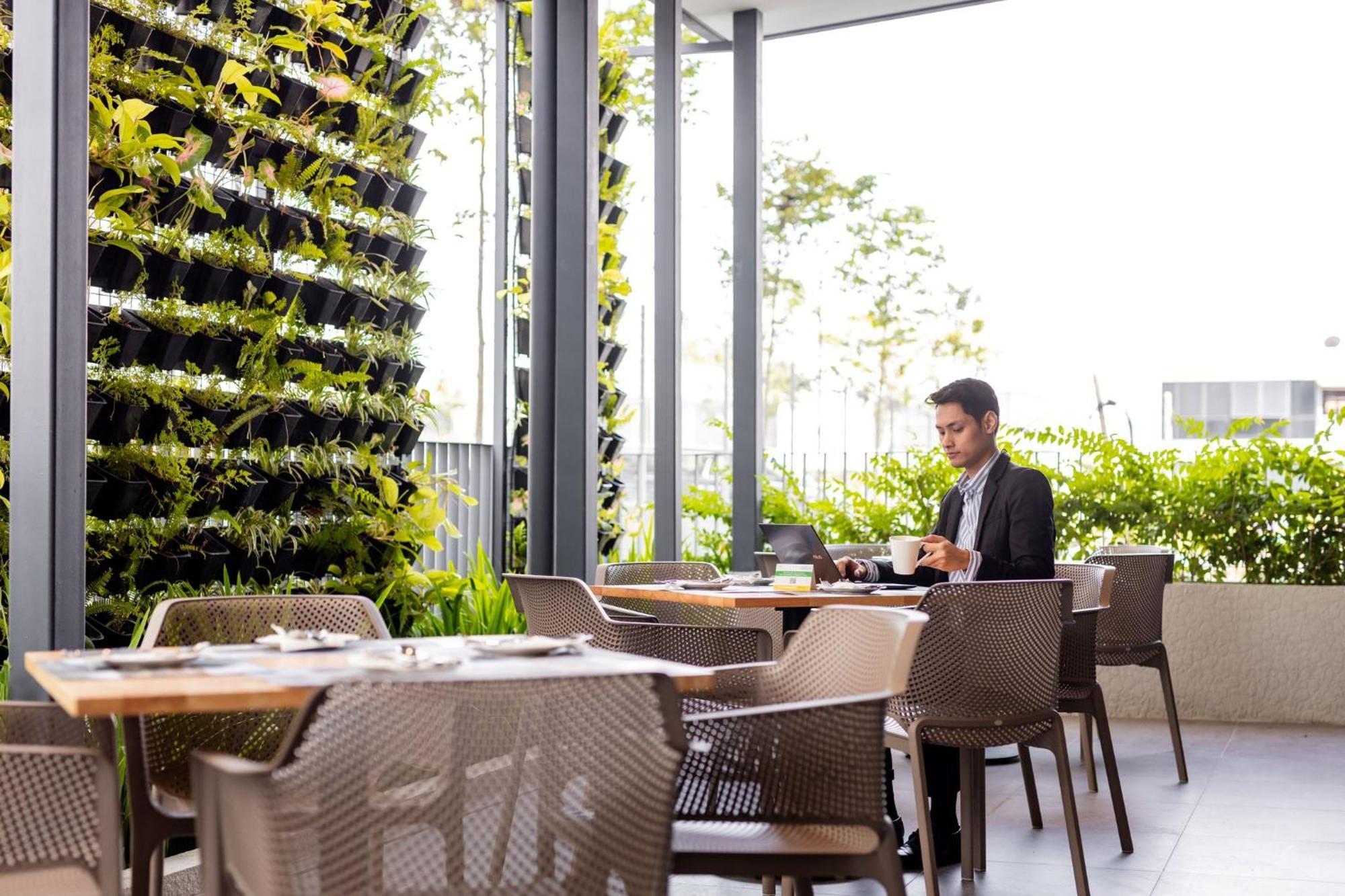Holiday Inn Sepang - Airport Exterior photo